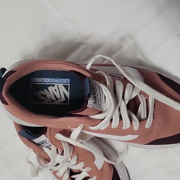 Vans - Picture 3 of 6